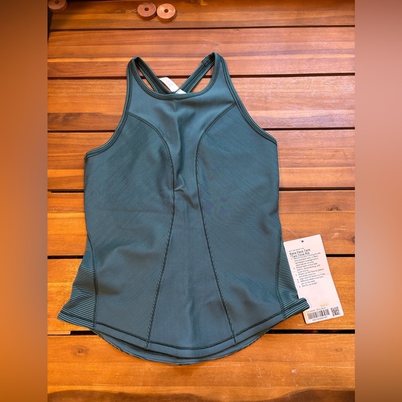 NWT Green and Blue Lululemon Tank Size 4 - Picture 1 of 4